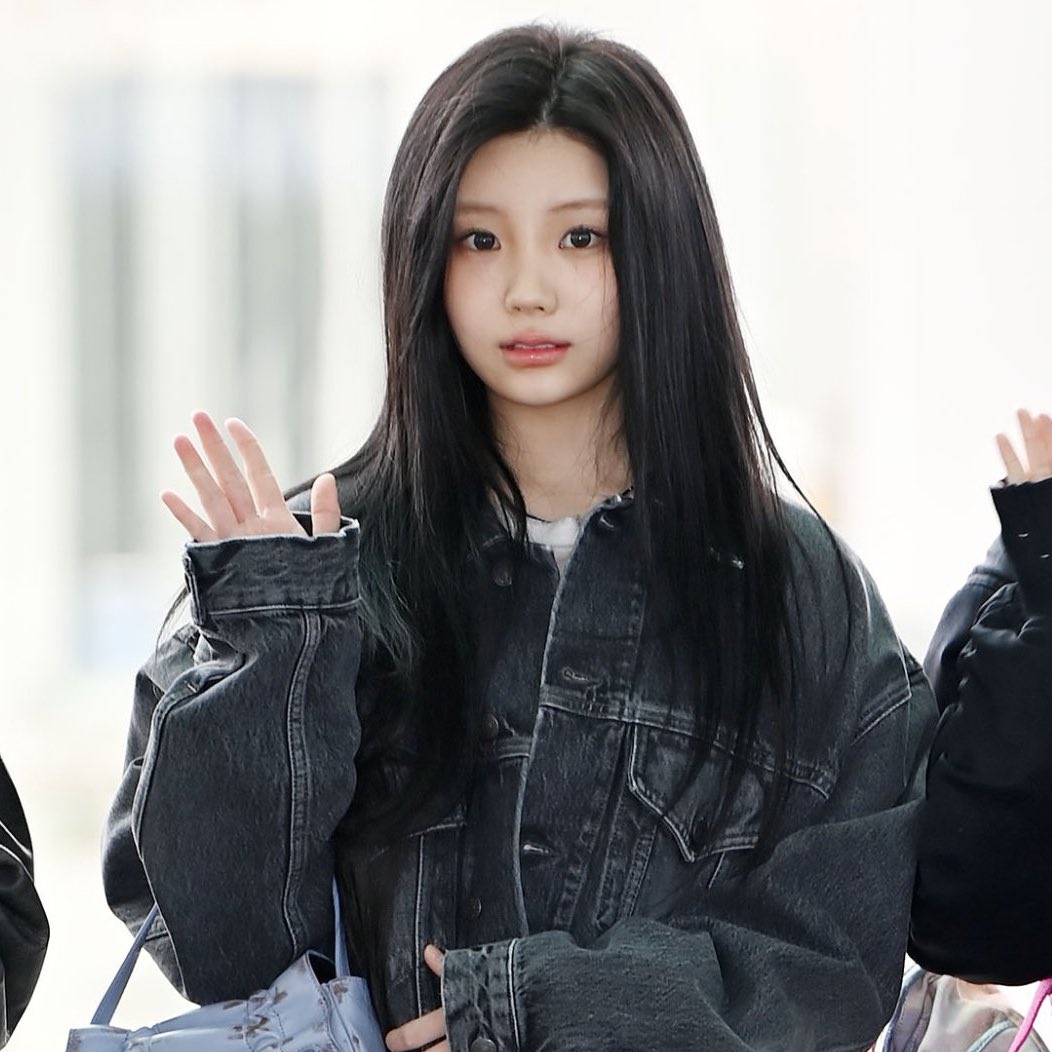 더쿠 - 곧 데뷔하는 하이브 신인여돌 아일릿 원희 파리 출국 기사사진