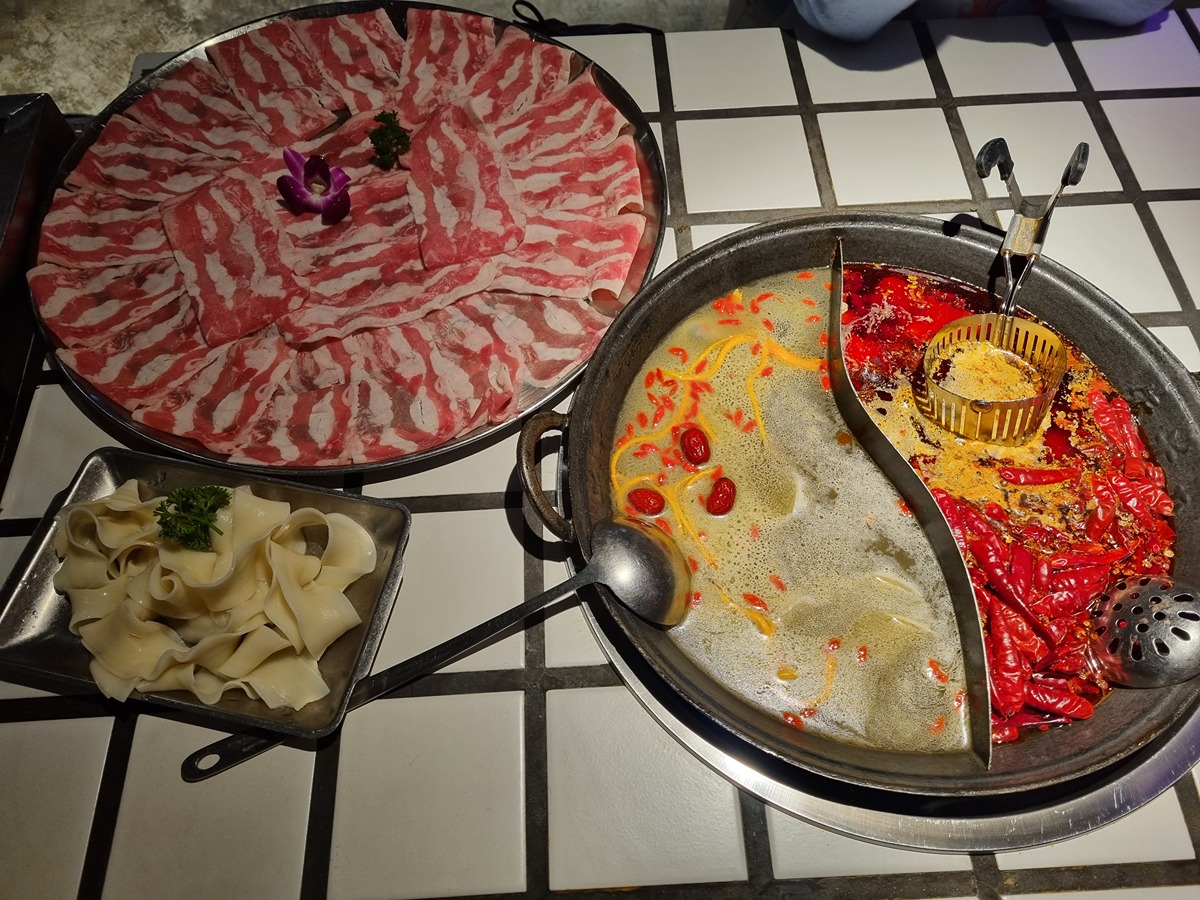UjjNyA