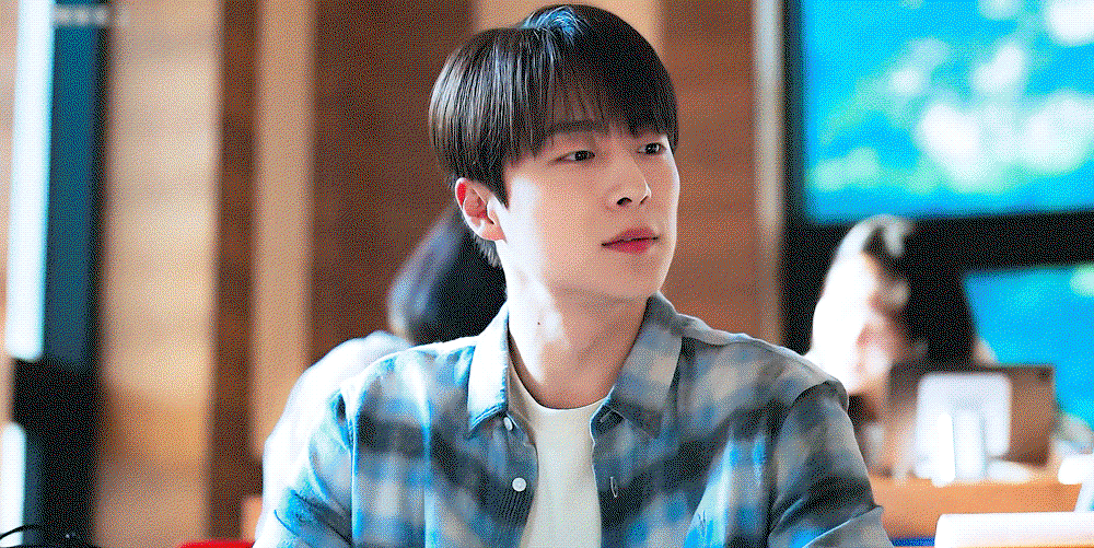 UrwhMW.gif