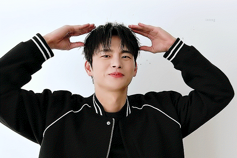 UtkdkF.gif