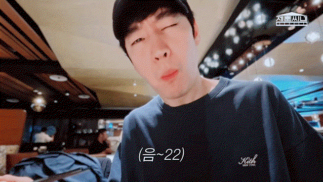 UtqNCs.gif