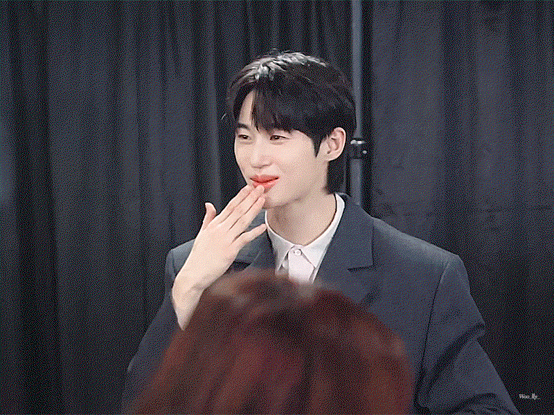 UxmNfG.gif