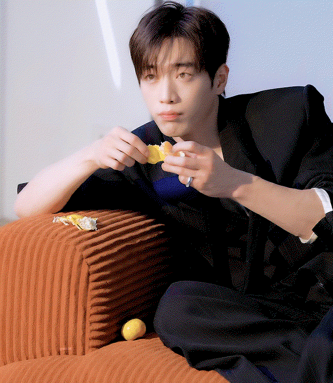 UyXVxQ.gif