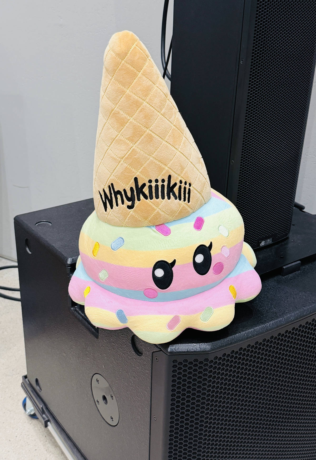 VGhugU