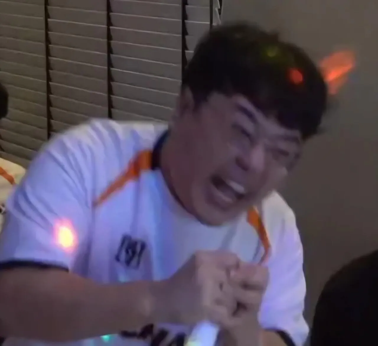 VoLNdq