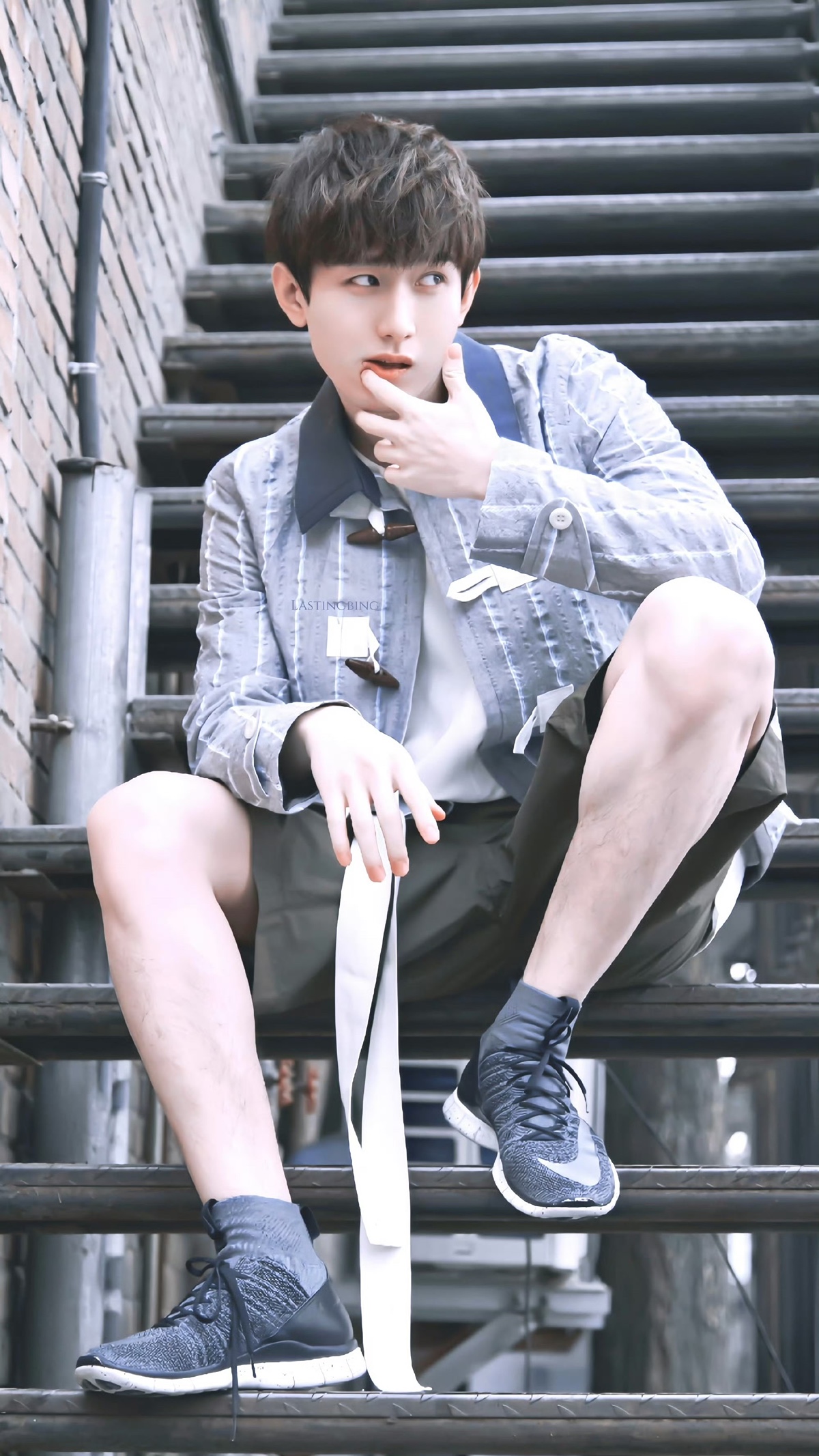 VyuJrL