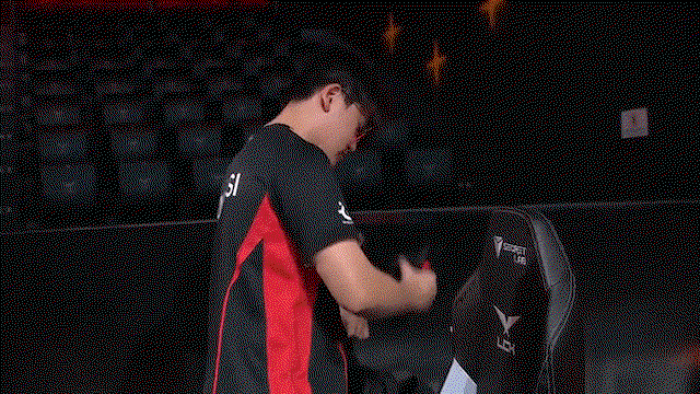 WYzHth.gif