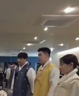 WcIuux.gif