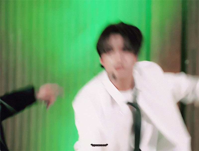 WhXheL.gif