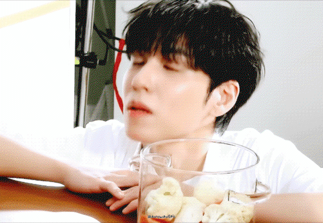 WtEWwc.gif