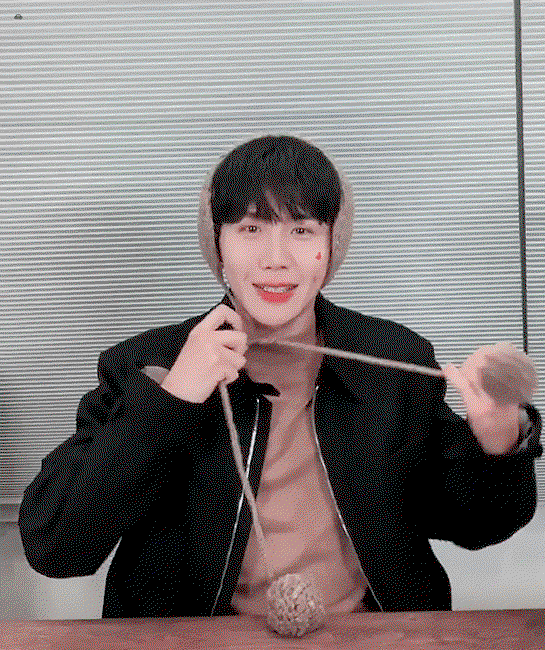 WzUuOI.gif