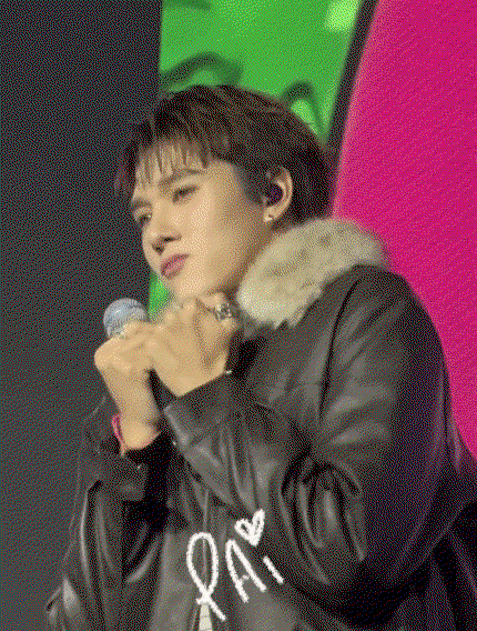 XHXHqT.gif