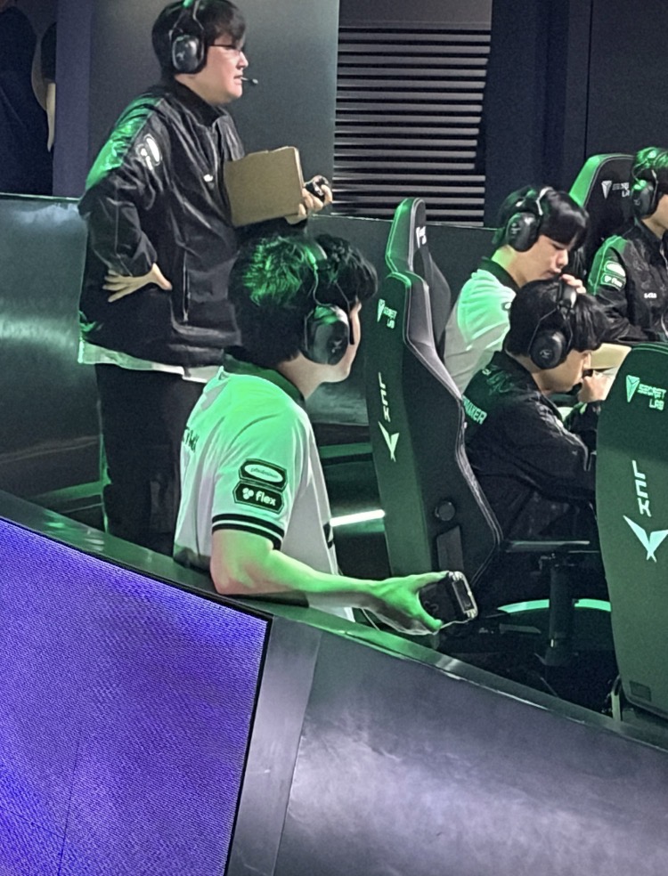 XUStAS