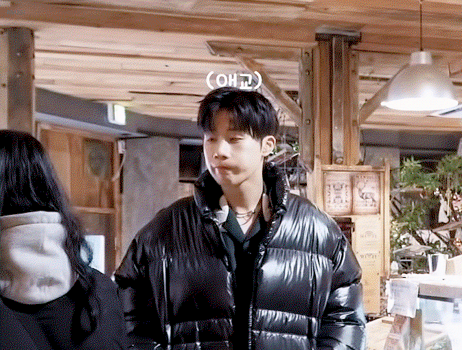 XlaNbo.gif