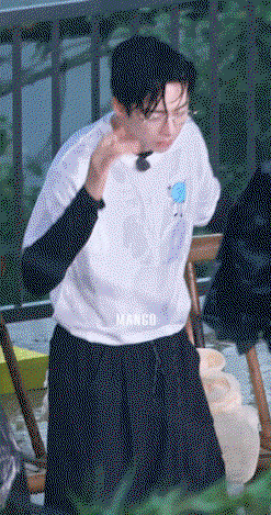 XxaIyk.gif