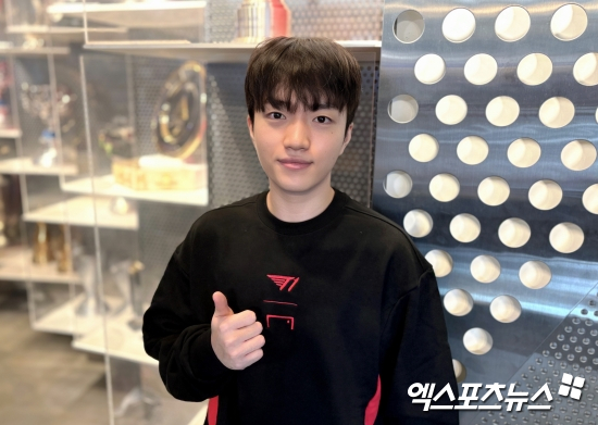 XyuhhY