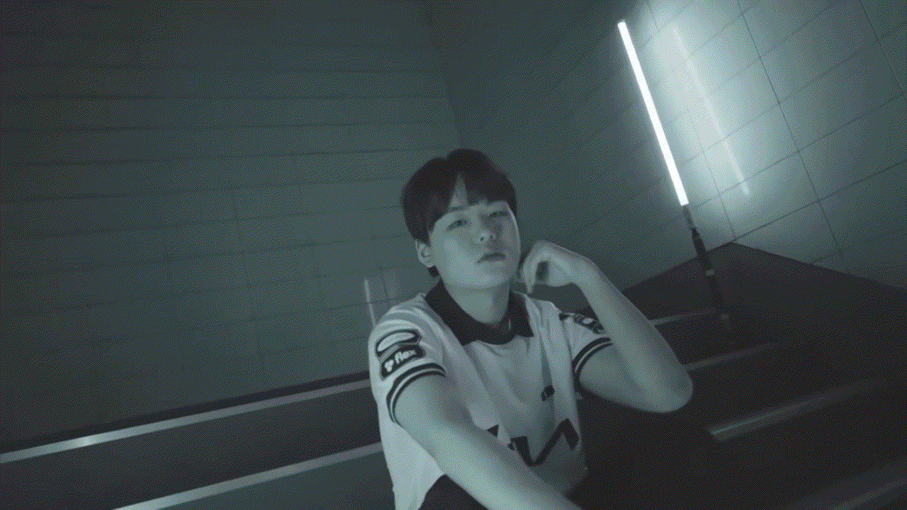 YDjkuj.gif