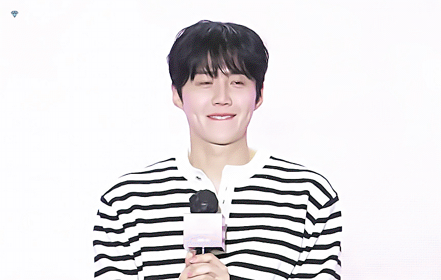 YEYzAm.gif