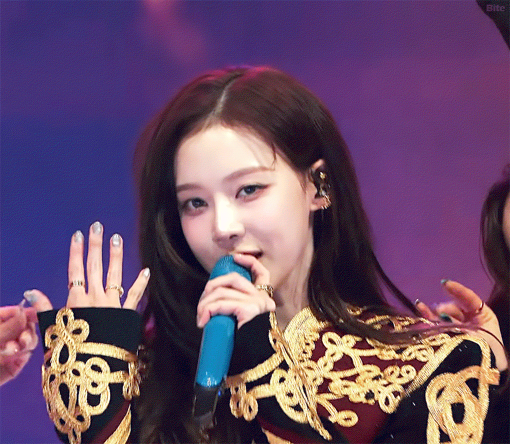 YUAxHr.gif