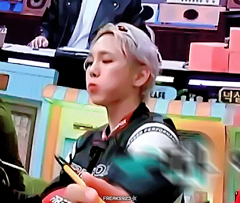 YUotZn.gif