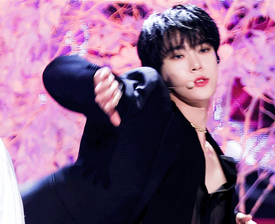 YWUrGT.gif