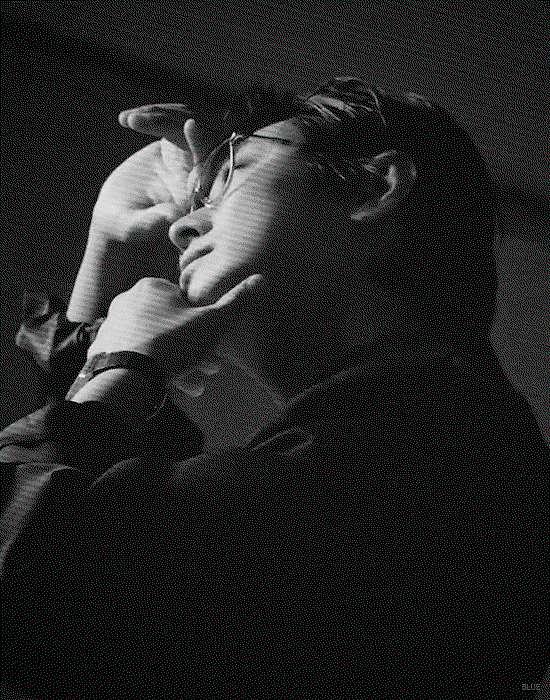 YfziUq.gif
