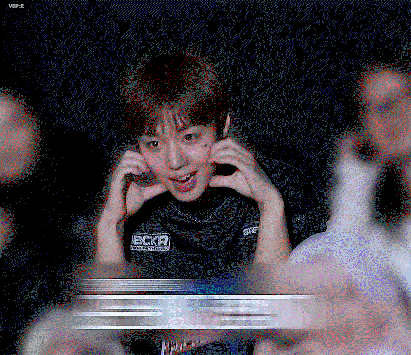 YwfRzN.gif