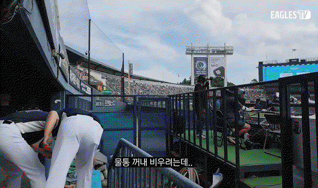 ZFhDSc.gif