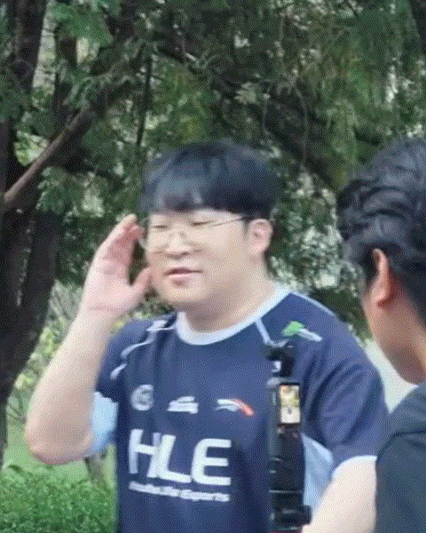 ZHGIyB.gif