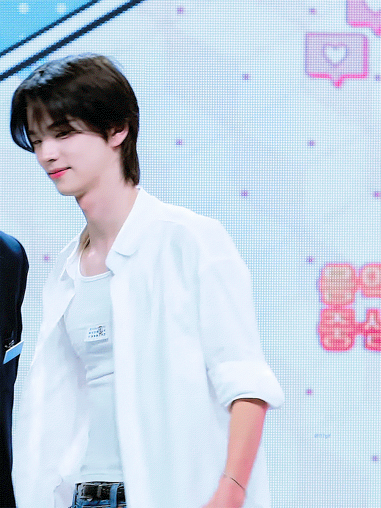 ZeMzLZ.gif