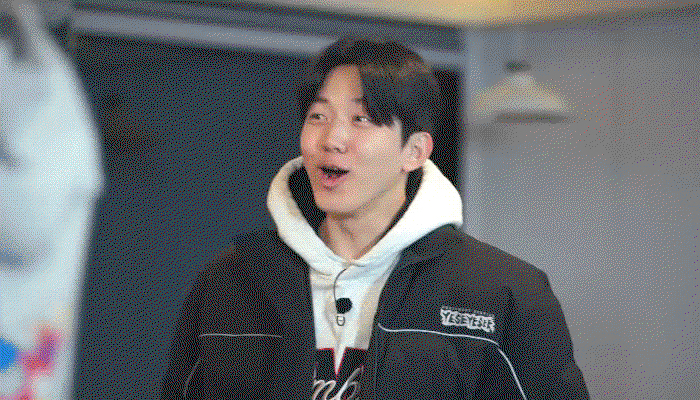 ZfHBUH.gif