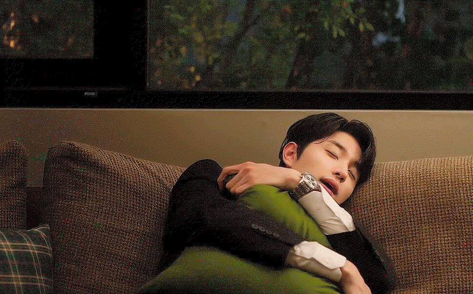 ZjbqMJ.gif