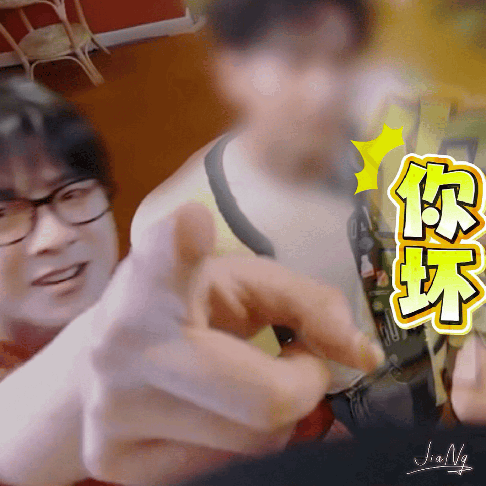 ZmJjfT.gif