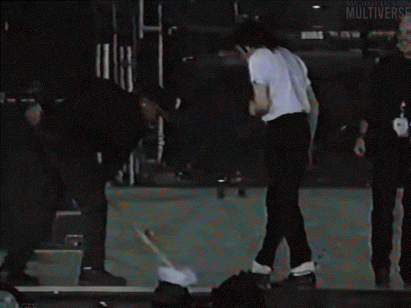ZxIQXy.gif