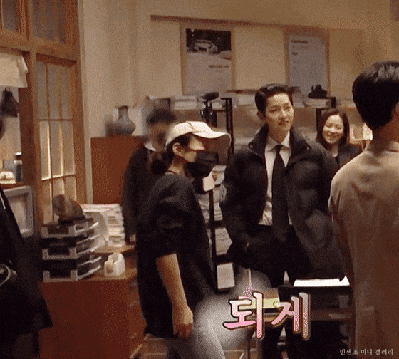 aJYqfF.gif