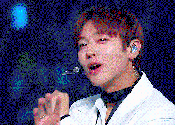 aMjfuD.gif