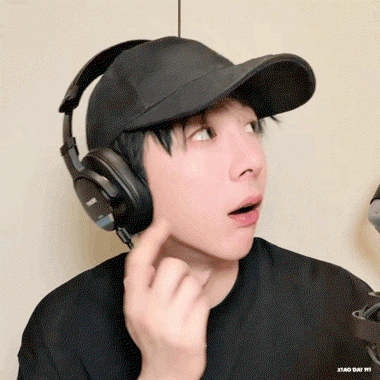 aUkdsD.gif
