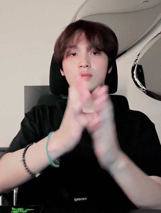 aVQNSj.gif