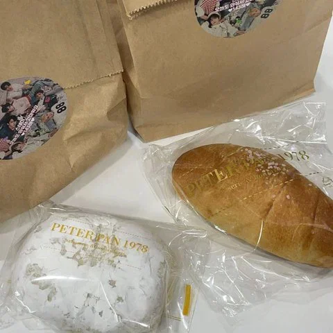 akJkmU