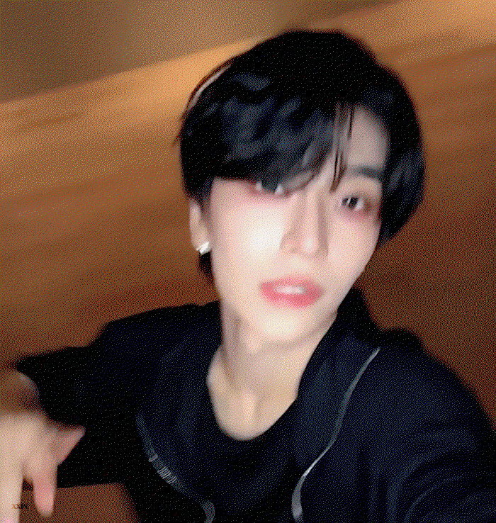 ayuJrJ.gif
