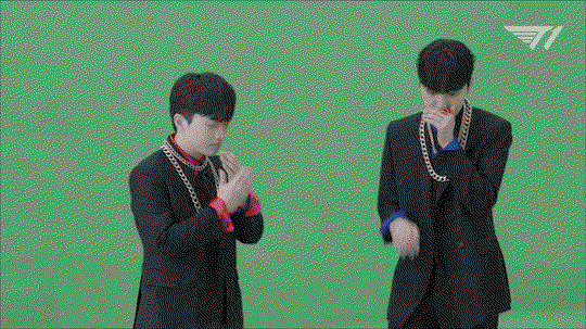 cUEAAI.gif