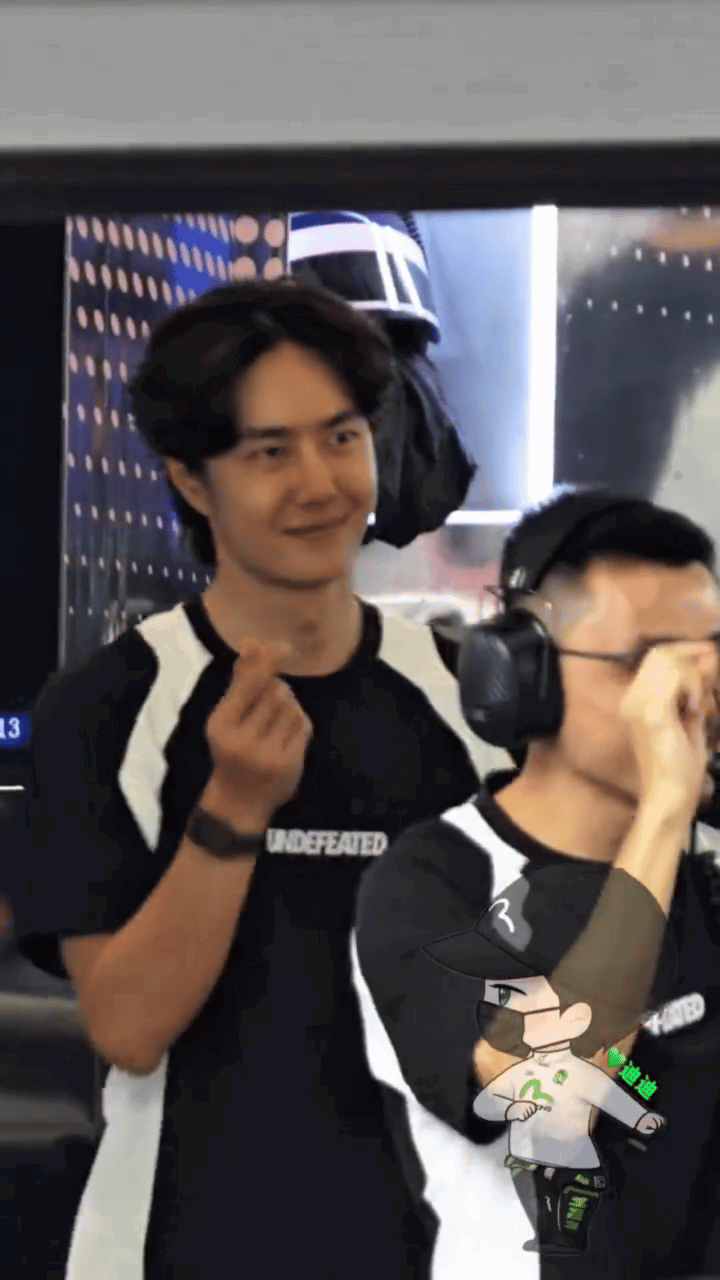 cnxaVX.gif