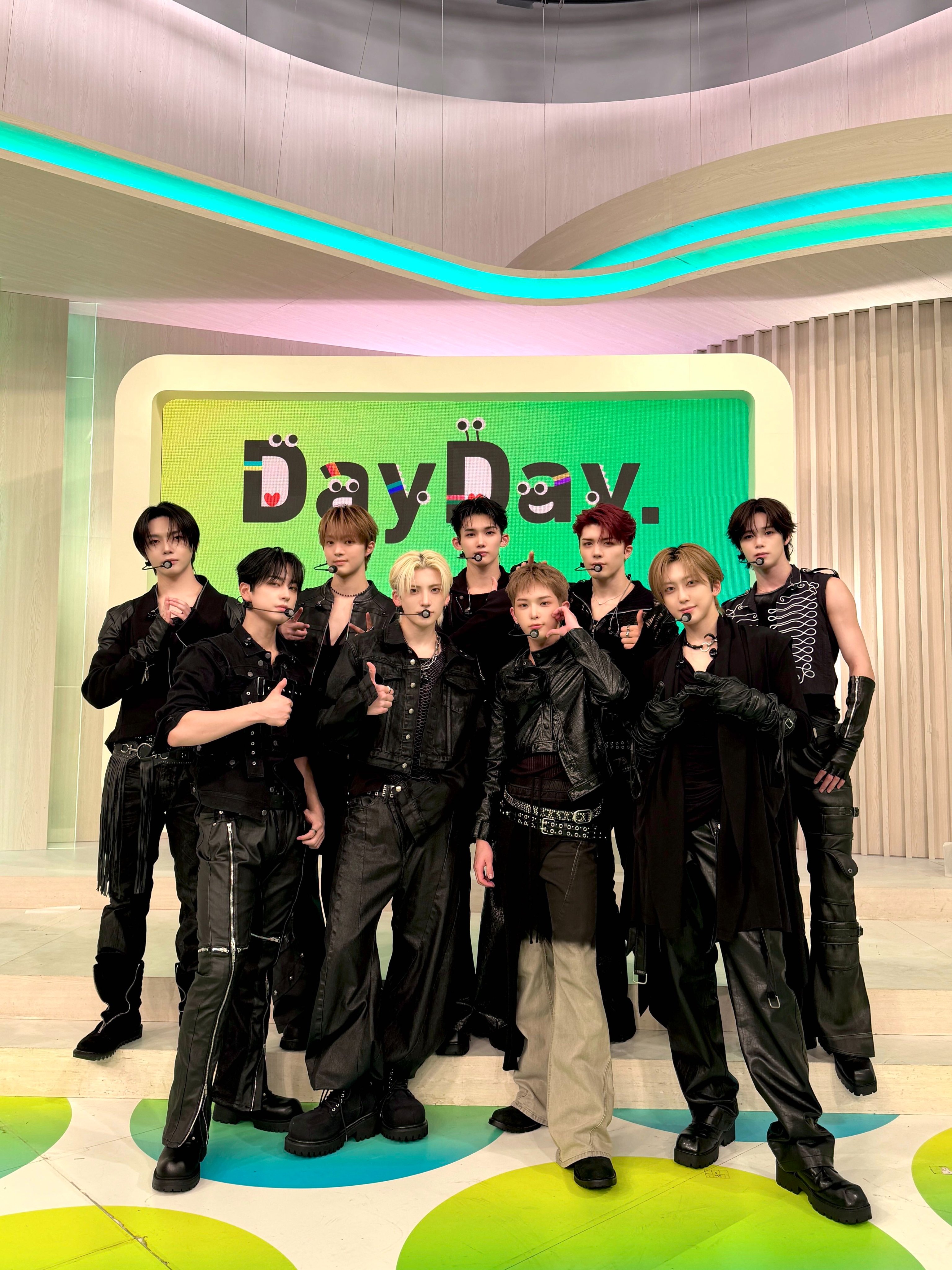 dAhyiK