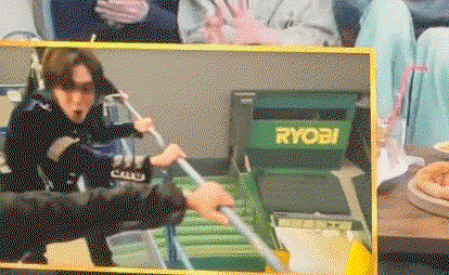 dXPLzi.gif