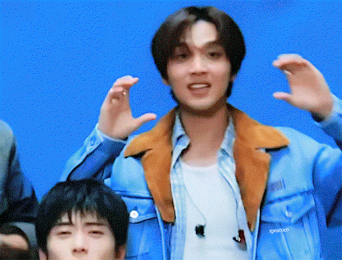 dvZKXf.gif