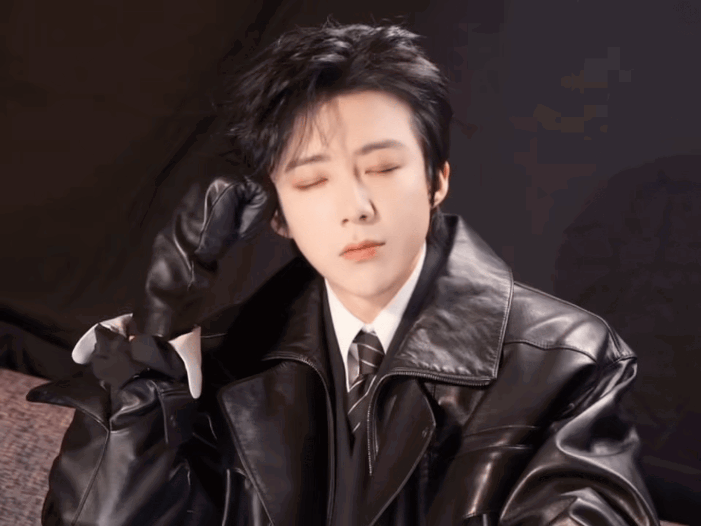 eAkGJn.gif