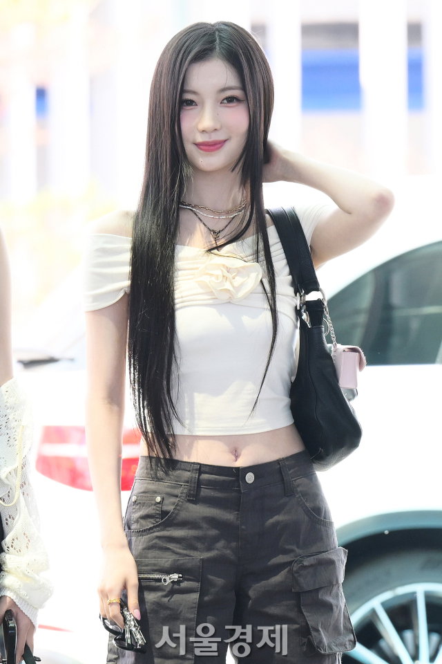 더쿠 - 오늘자 베이비몬스터 출국 사진.jpg