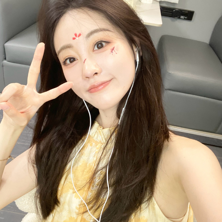 더쿠 - 축서단 영야성하에서 첨 보고 그때도 존예다 했었는데 서권일몽에서도 보자마자 헉 존예 함