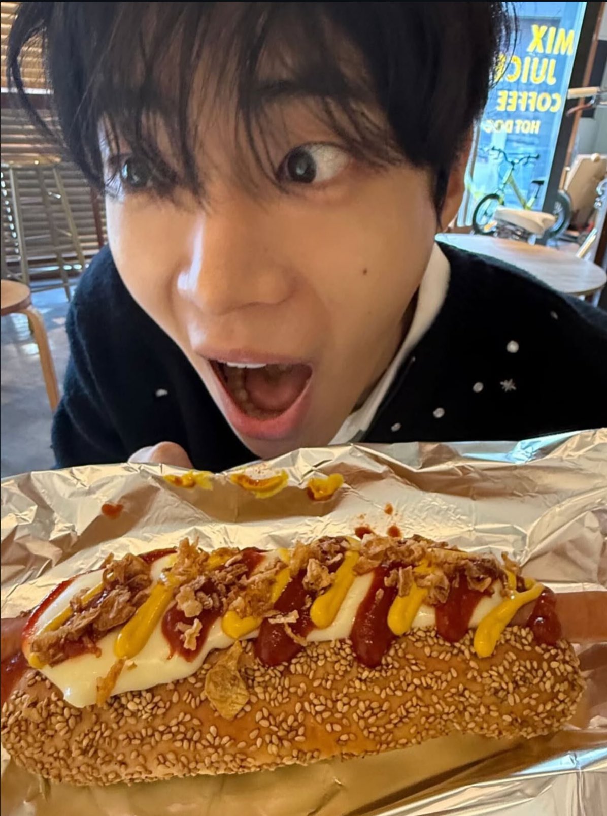 eUnJAz