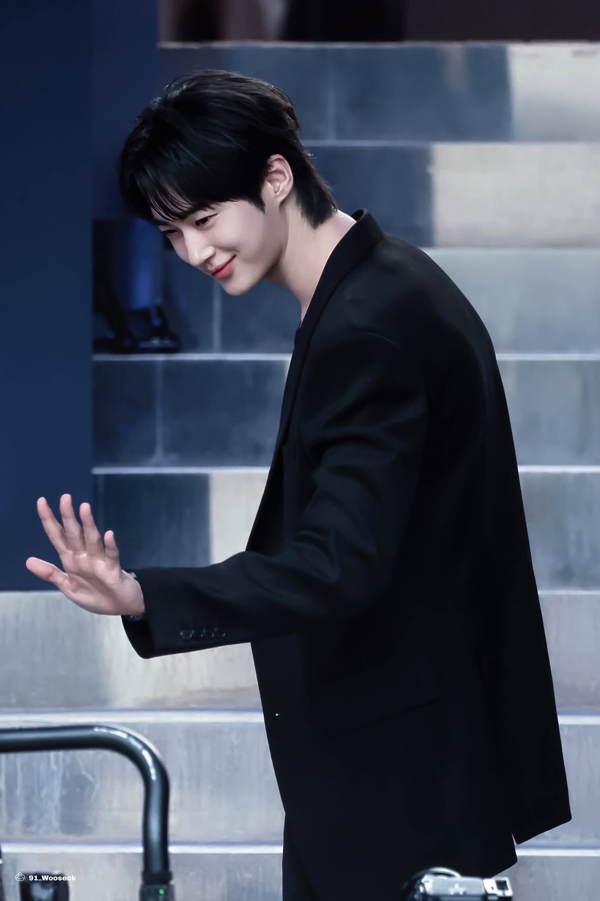 eVNeqi